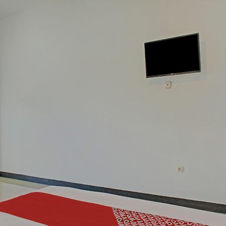 Oyo 3841 Wisma 25 Cilacap Exteriör bild